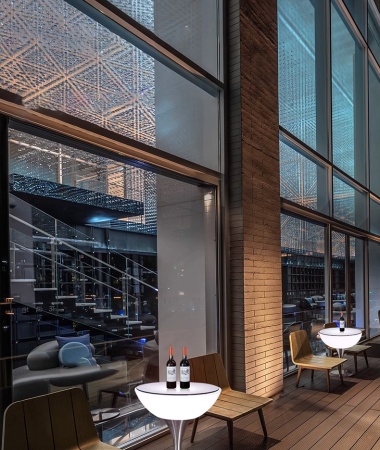 Стол светящийся квадратный на металическом основании 60х60х76 Стол светящийся квадратный на металическом основании 60х60х76